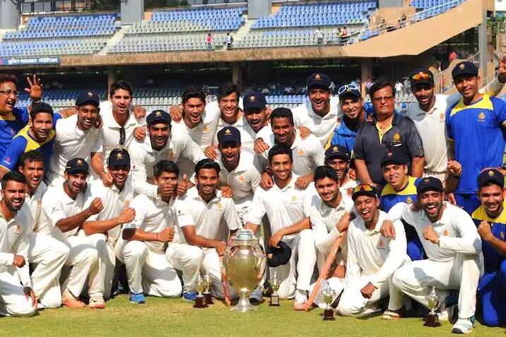 કર્ણાટક રણજી ટ્રોફીમાં બીજા ક્રમે સૌથી વધુ વિજેતા ટીમ છે. કર્ણાટક (અગાઉ મૈસુર) અત્યાર સુધીમાં આઠ વખત ટાઇટલ જીતી ચૂક્યું છે. કર્ણાટક 1973/74 સીઝનમાં તેનું પહેલું ટાઇટલ જીત્યું હતું, અને તેની આઠમી ટ્રોફી 2014/15 રણજી ટ્રોફી સીઝનમાં જીતી હતી.