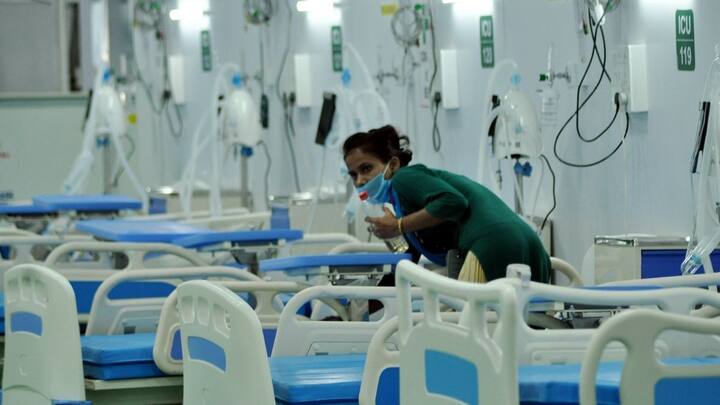 अगर लिमिट खत्म होने के बाद आपका इलाज बीच में ही रुक गया है. तो आपको स्वास्थ्य विभाग से स्पेशल परमिशन लेनी पड़ सकती है. कुछ मामलों में विभाग गंभीर स्थिति देखकर आपको एक्सट्रा मदद भी दे सकता है. हालांकि यह सब्जेक्ट टू अप्रूवल है.