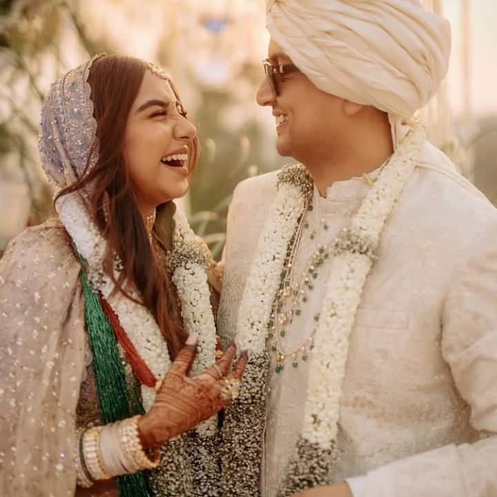 पॉपुलर सोशल मीडिया इन्फ्लूएंसर और कंटेंट क्रिएटर प्राजक्ता कोली ने भी अपने बॉयफ्रेंड वृशांक के साथ अपना रिश्ता ऑफिशियल कर लिया. दोनों ने इस साल धूमधाम से शादी की और अब अपनी पहली दिवाली मनाने वाले हैं.