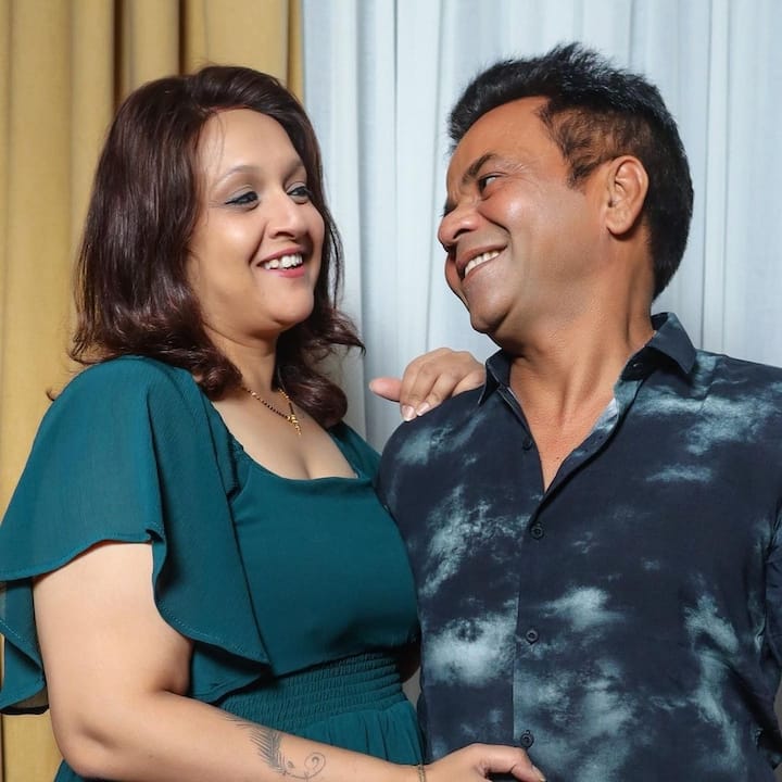 The actor often shares pictures with his wife which are liked a lot. Let us tell you, after the death of his first wife, Rajpal Yadav did not want to marry again but Radha came and changed his life.