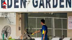 ইডেনে রঞ্জি ম্যাচের মাঝে মাঠে আচমকা হাজির অতিথি, ক্রিকেটারদের থেকে পেল উপহার!