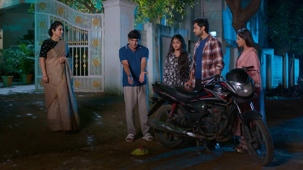 Nindu Manasulu Serial Today October 17th: నిండు మనసులు: సిద్ధూ సర్ఫ్రైజ్ని నాశనం చేసేసిన విజయానంద్! కేఫ్లో పార్టీ ఏర్పాటు వెనక కుట్రేంటో?