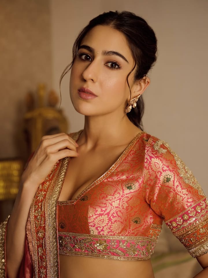 From Lehengas To Sarees: Sara Ali Khan’s Best Ethnic Looks To Ace The Festive Season When it comes to ethnic fashion, Sara is a true desi diva — her wardrobe is a treasure trove of stunning sarees, regal lehengas, and twirl-worthy anarkalis. So, if you’re searching for inspiration to light up your Diwali look, take cues from Sara Ali Khan’s most glamorous ethnic outfits — perfect to make you shine this festive season.