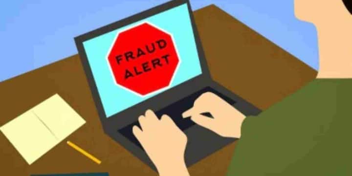 Apart from this, go to your phone's settings and turn on the feature of Silence Unknown Callers or Block Unknown Numbers. With this, unknown calls will automatically go to voicemail and you will remain safe. If you get some important information in a call, then instead of calling back immediately, first search that number online. If it is found to be associated with a scam, block it immediately.