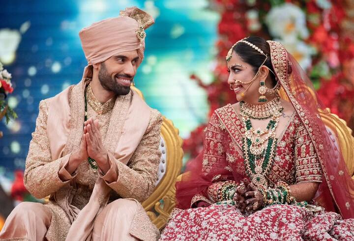 टीवी की बालिका वधू भी शादी के बंधन में बंध चुकी हैं. अविका गौर ने अपने बॉयफ्रेंड मिलिंद चंदवानी संग कलर्स चैनल के शो 'पति पत्नी और पंगा' में सात फेरे लिए. दोनों की शादी की तस्वीरे अभी भी सोशल मीडिया पर वायरल हैं. कपल भी इस साल अपनी पहली दिवाली मनाएगा.