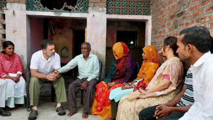 रायबरेली सांसद ने कहा कि कांग्रेस इस वक्त सरकार में नहीं है, इसलिए मदद सीमित है. लेकिन, जो संभव होगा किया जाएगा. राहुल गांधी ने सरकार से मांग की कि परिवार को और सहायता दी जाए तथा इस तरह के अत्याचारों पर रोक लगे.