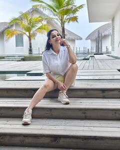 'दीया और बाती हम' की मीनाक्षी की 10 तस्वीरें, ग्लैमर में संध्या बींदणी से चार कदम आगे है उनकी देवरानी