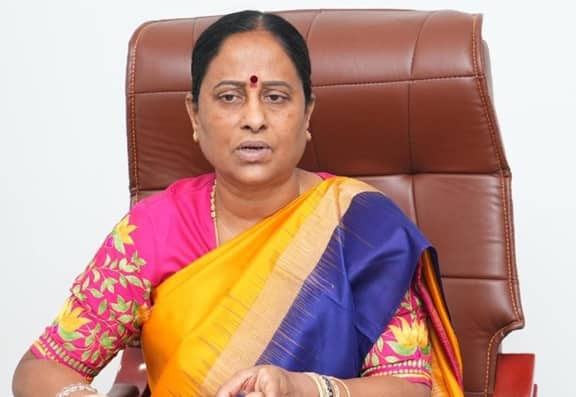 Konda Surekha Controversy: కొండా సురేఖను మంత్రి పదవి గండం నుంచి గట్టెక్కించిన రెండు కారణాలు ఇవే !