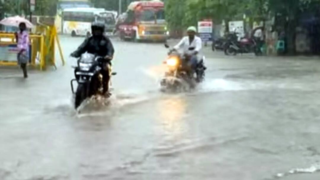 Tamil Nadu Weather Update: தூத்துக்குடி, குமரியில் கொட்டித்தீர்த்த கனமழை! உப்பு உற்பத்தி பாதிப்பு!