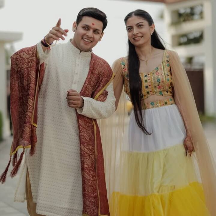 बच्चों के फेवरेट शो 'बालवीर' के लीड एक्टर ने भी अपनी लॉन्ग टाइम गर्लफ्रेंड संग सात फेरे ले लिए हैं. इस बात की जानकारी उन्होंने सोशल मीडिया पर पोस्ट शेयर करते हुए दी थी. देव जोशी अपनी पत्नी आरती खरेल संग अपनी पहली दिवाली मनाएंगे.