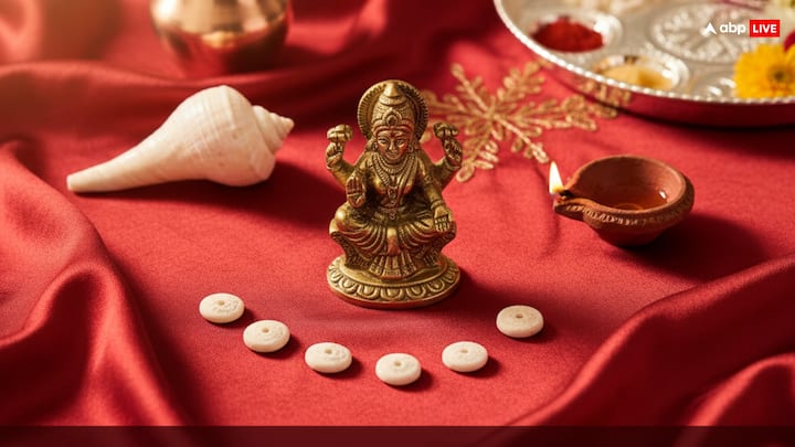 Apart from this, you can also buy Gomti Chakra. This is a stone, which comes in many colours, but on this day the white stone has special significance. You can also wear this gemstone by putting it in a ring. On the day of Dhanteras, buy two or five Gomti Chakras and offer them to Goddess Lakshmi on Diwali, this will give special benefits.
