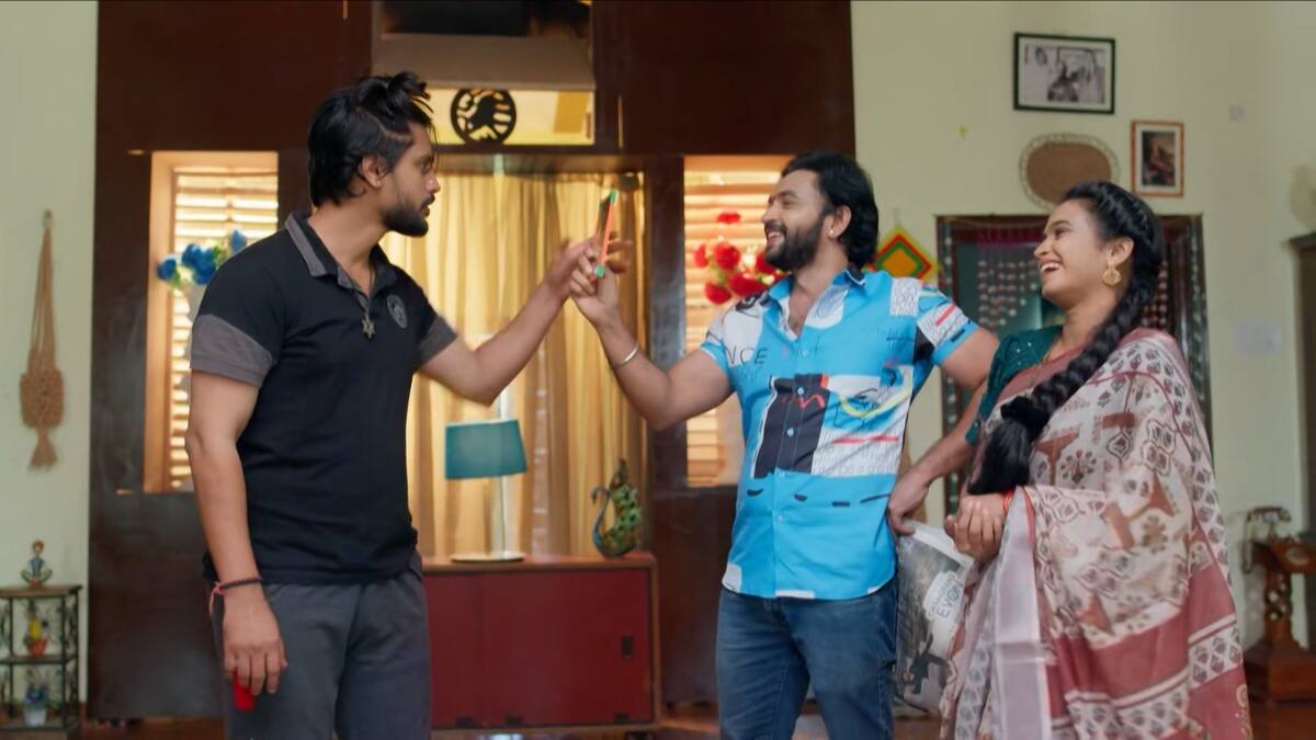 Nuvvunte Naa Jathaga Serial Today October 17th: నువ్వుంటే నా జతగా: దేవా ఆడపిల్ల గెటప్.. మిథున చేసిన పనికి నవ్వులు, ఆస్తి కోసం కొత్త ట్విస్ట్!