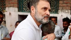 In Pics: हरिओम वाल्मीकि के परिवार से मुलाकात कर भावुक हुए राहुल गांधी, सामने आईं तस्वीरें