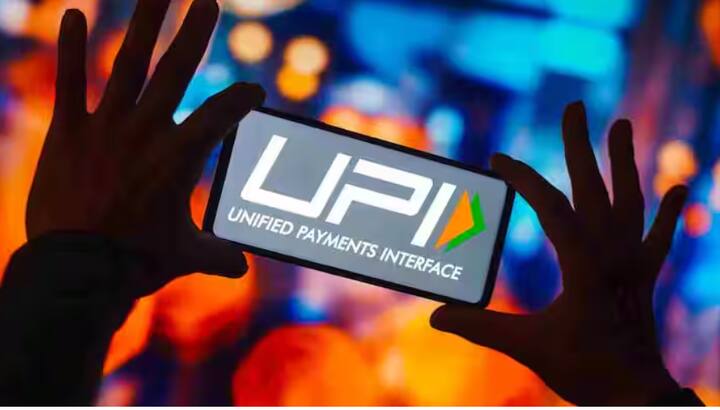 UPI Users: ਅੱਜ ਦੇ ਡਿਜੀਟਲ ਯੁੱਗ ਵਿੱਚ ਫ਼ੋਨ ਸਕੈਮਸ ਤੇਜ਼ੀ ਨਾਲ ਵੱਧ ਰਹੇ ਹਨ। ਕਈ ਵਾਰ ਲੋਕਾਂ ਨੂੰ ਅਣਜਾਣ ਨੰਬਰਾਂ ਤੋਂ ਕਾਲ ਆਉਂਦੀ ਹੈ ਤੇ ਬਿਨਾਂ ਸੋਚੇ ਸਮਝੇ ਉਨ੍ਹਾਂ ਦਾ ਜਵਾਬ ਦਿੰਦੇ ਹਨ ਤੇ ਕਈ ਵਾਰ ਤੁਹਾਡਾ ਅਕਾਊਂਟ ਖਾਲੀ ਹੋ ਸਕਦਾ ਹੈ।