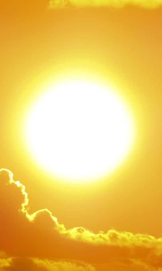 सूरज का असली रंग क्या है?