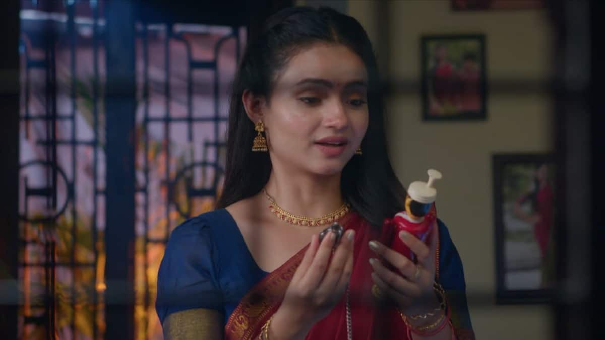 Chinni Serial Today October 17th: చిన్ని సీరియల్: మ్యాడీ ఇంటికి వెళ్తాడా? దేవా వార్నింగ్.. మధు, మహిల దీపావళి వేడుకలో ట్విస్ట్!