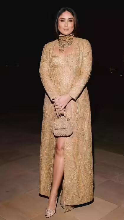 अगर आप दिवाली पार्टी में कहीं वेस्टर्न ड्रेस पहनना चाहती हैं तो उसके साथ ऐसी हैवी जैकेट कैरी करें. इससे एक तो आपका लुक पूरा कवर हो जाएगा और ऐसी ड्रेस में आपका लुक एकदम अलग दिखेगा. इसके साथ बालों को स्ट्रेट करके खुला रखें.