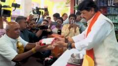 इंदौर: कैलाश विजयवर्गीय बने 'दुकानदार', धनतेरस पर निभाई ये खास परंपरा