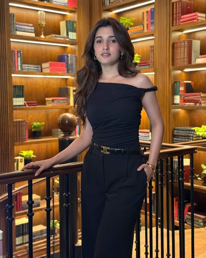अभिनेत्री ने टीवी सीरियल जाना ना दिल से दूर से इंडस्ट्री में डेब्यू किया. इसके बाद उन्हें 'कार्तिक पूर्णिमा' और 'तू आशिकी' जैसे शोज में भी देखा गया. इसके बाद उनकी एंट्री स्टार प्लस के पॉपुलर सीरियल 'अनुपमा' में हुई. इस शो से उन्हें किंजल के किरदार में घर-घर पहचान मिली और देखते ही देखते निधि शाह के फॉलोवर्स की लिस्ट भी बढ़ने लगी.