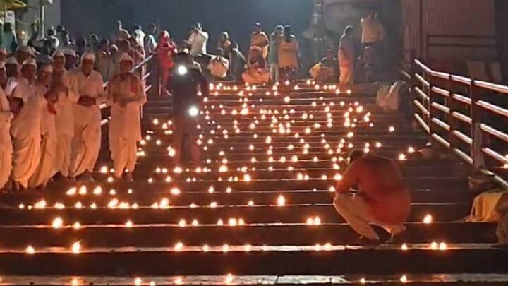 देशभरातील देवस्थान, मंदिर, नदीकिनारी देखील दिव्यांची उजळणी पाहायला मिळत असून तो क्षण कॅमेऱ्यात कैद करण्यासाठी अनेकजण गर्दी करत आहेत