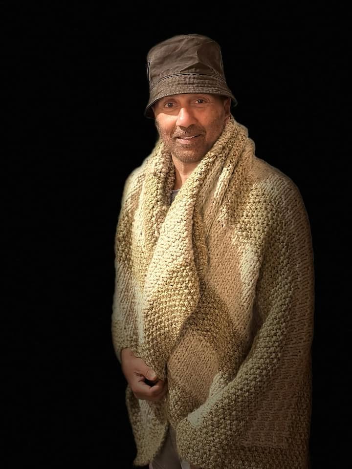 Dharmendra gave strict training to his son and during this time Sunny Deol's condition became like that of a school child. The actor has revealed many times that he has seen his father in films and that is why he also wanted to enter films.