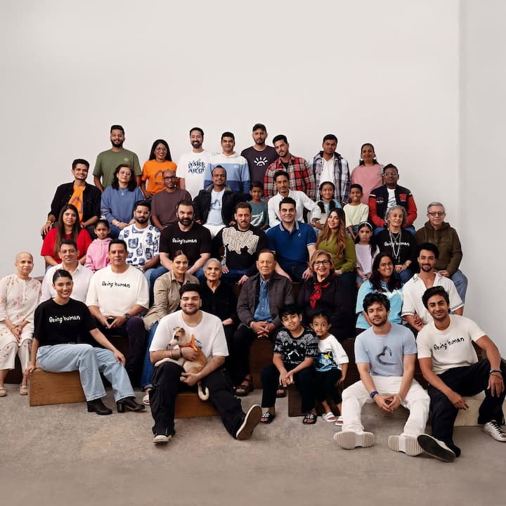 But Malaika and Seema are missing from the photo of Khan family after 12 years. Arbaaz's second wife Shura Khan has now entered in his place.