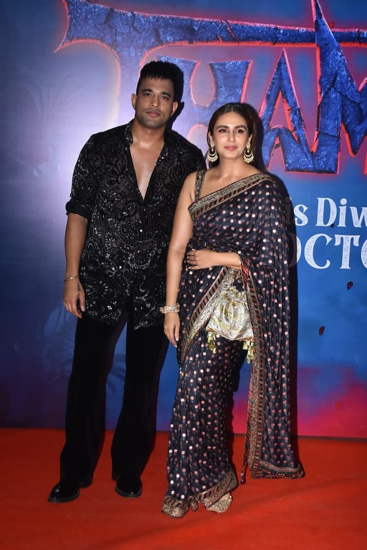 हम बात कर रहे हैं रचित सिंह की. जिनके साथ हुमा कुरैशी की सगाई की खबरें सामने आई थी. अब दोनों की ये तस्वीरें देख फैंस मान रहे हैं कि वो अपना रिश्ता कंफर्म कर चुके हैं.