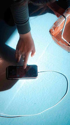 ચાર્જ કરતી વખતે મોબાઇલ વાપરવો કેટલો ખતરનાક  ?