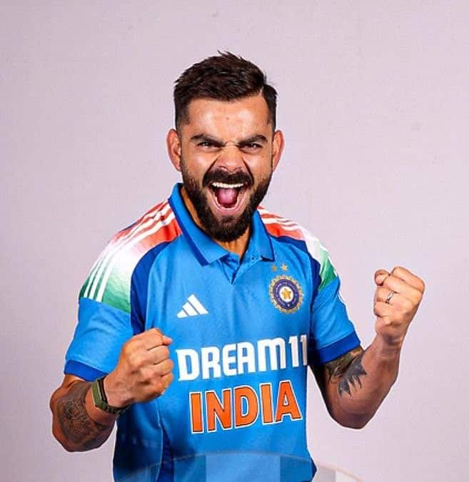 विराट कोहलीच्या आकडेवारीकडे पाहिल्यास, त्याने ऑस्ट्रेलियाविरुद्ध एकूण 50 वनडे सामने खेळले असून 2451 धावा केल्या आहेत. त्यात त्याने 8 शतकं आणि 15 अर्धशतकं केली आहेत.