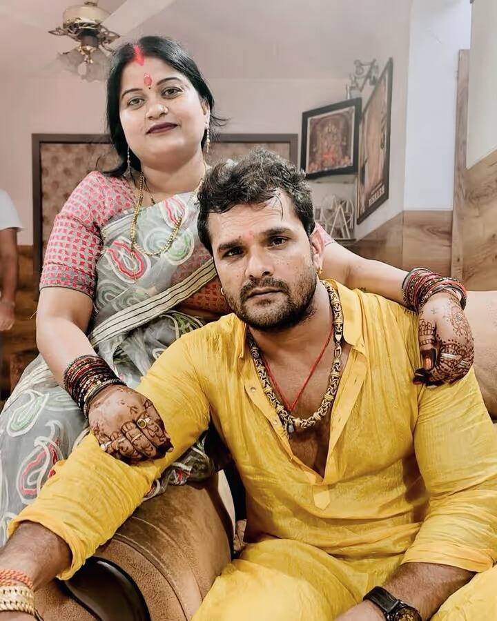 उनकी कुछ हिट फिल्मों में 'संघर्ष', 'कुली नंबर 1', 'नागिन' और 'छपरा एक्सप्रेस' शामिल हैं.