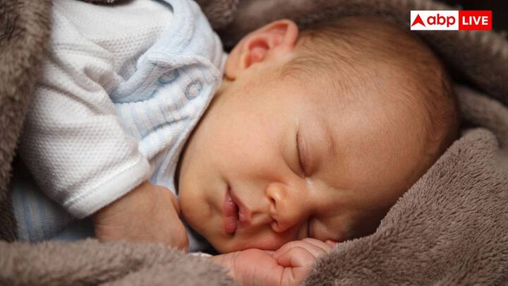 इस प्रक्रिया में बच्चे का डीएनए तीन लोगों से आता है. मां, जैविक पिता और एक स्वस्थ महिला दाता. माता और पिता अधिकांश जेनेटिक मैटेरियल प्रदान करते हैं जबकि दाता रोग निवारण के लिए स्वस्थ माइटोकॉन्ड्रिया देता है.