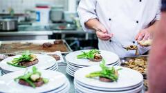 उत्तराखंड में अधिकारियों ने सरकारी पैसों पर रखे निजी कुक, 34 महीने तक चला 'किचन कनेक्शन'