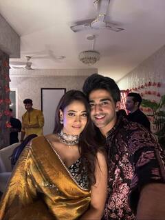 Diwali 2025: पहले खाए गोलगप्पे, फिर दिए दोस्तों संग पोज, दिवाली पार्टी में गोल्डन गर्ल बनकर छाईं श्वेता तिवारी