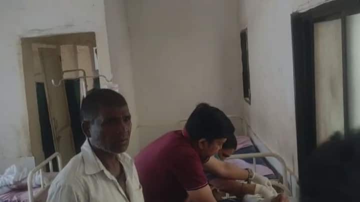 त्यामुळे त्यांचा जागीच मृत्यू झाला. पोलीस बचाकार्यासाठी घटनास्थळी आले तेव्हा येथील दृश्य भयावह होते. अनेक लोक जखमी अवस्थेत रस्त्यावर पडून होते.