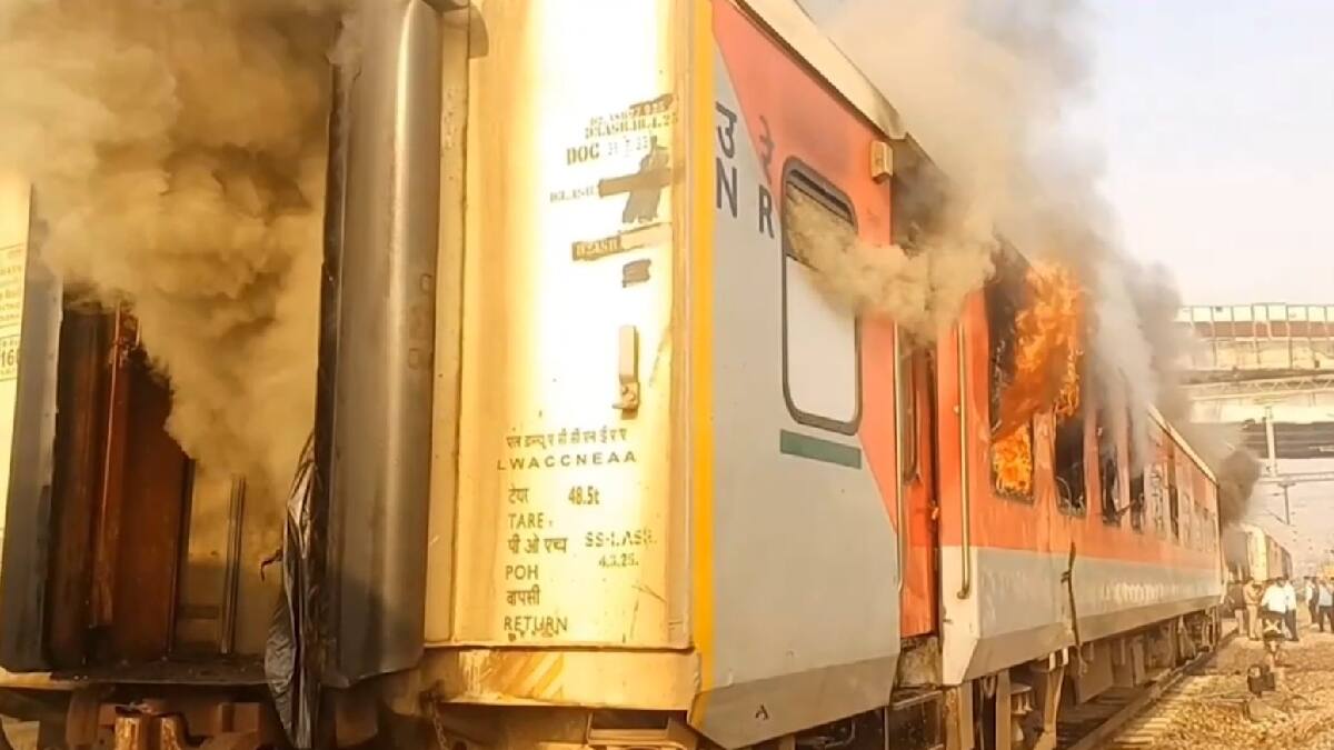 Amritsar–Saharsa Garib Rath Express Coach Catches Fire Near Sirhind; All Passengers Safe
