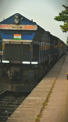 भारतातील पहिली रेल्वे कुठे अन् कधी धावली? जाणून घ्या