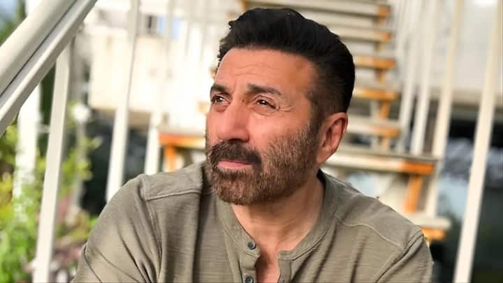 Everyone knows about Sunny Deol's professional life but hardly anyone would know about these interesting stories of the actor. Sunny Deol has revealed many times that he has learned a lot from his father from his first film. If we look at the work front, Sunny Deol will be seen in 'Border 2' and 'Lahore 1947'.