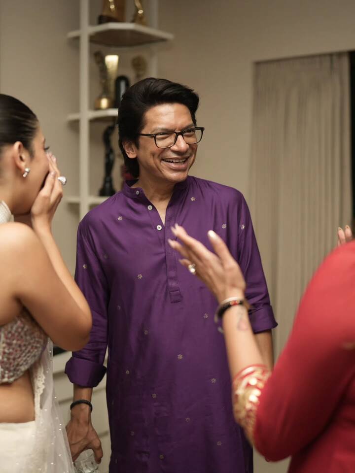 Apart from these, Bollywood singer Shaan also attended Ravi and Sargun's Diwali party. While sharing these pictures, the couple wrote, 'First Diwali party in our 'Saubhagya'...'