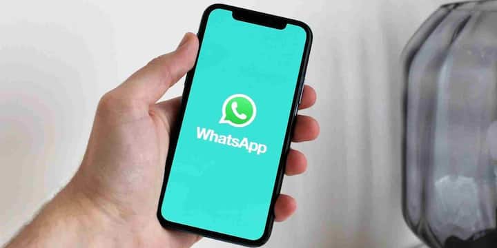 WhatsApp एक उपयोगी और शक्तिशाली माध्यम है लेकिन इसके इस्तेमाल में जिम्मेदारी बेहद ज़रूरी है. अगर किसी ग्रुप में आप एडमिन हैं तो आपकी जवाबदेही और भी बढ़ जाती है क्योंकि ग्रुप में गलत मैसेज या वीडियो शेयर होने पर प्रशासन सबसे पहले एडमिन से जवाब मांगता है. दिवाली जैसे त्योहारों पर खुशियां बांटें लेकिन ऐसा कुछ न करें जिससे खुशियों की जगह कानूनी परेशानियां आ जाएं. सोच-समझकर मैसेज भेजना ही आज के डिजिटल युग में समझदारी की असली पहचान है.