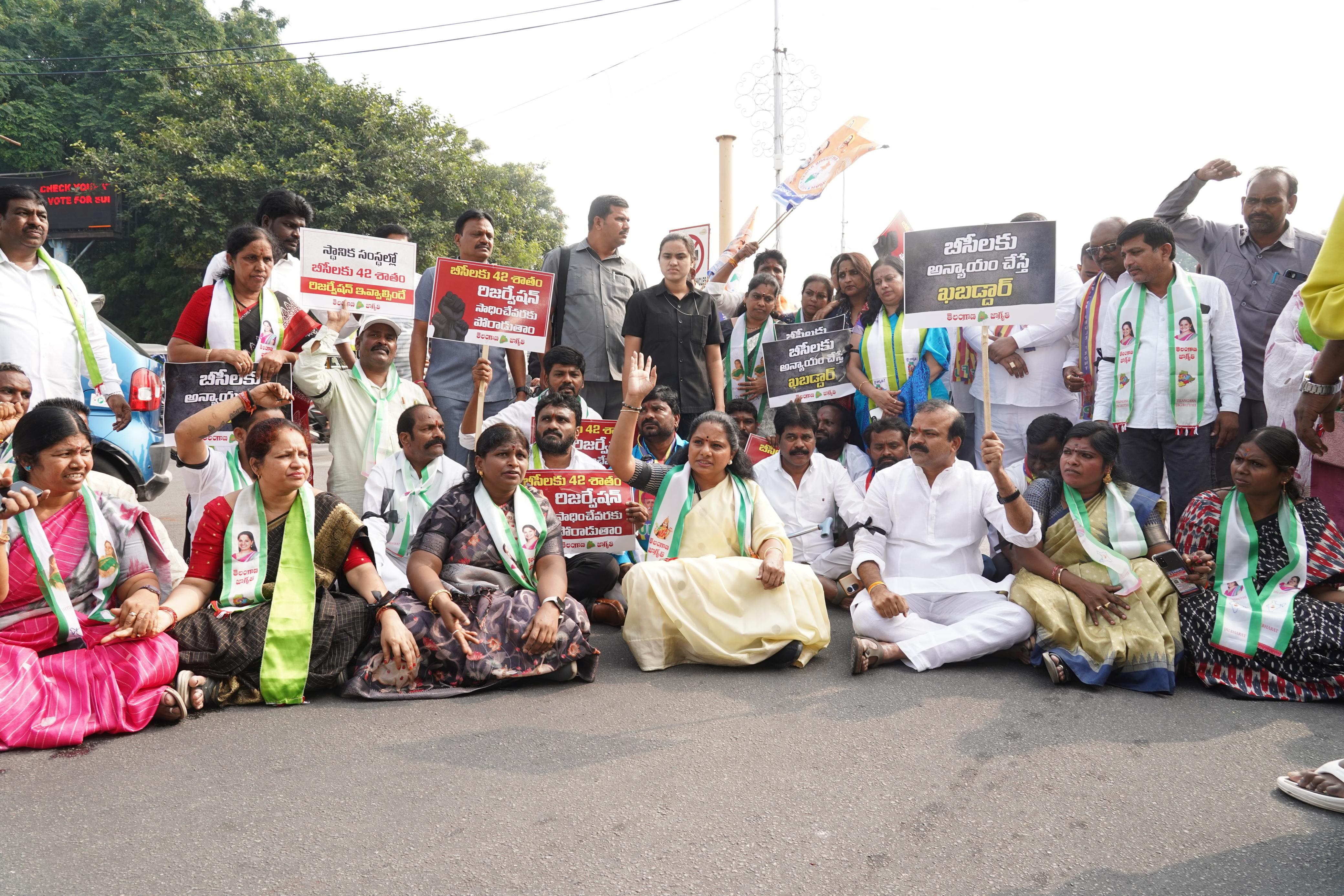 Kavitha Son Aditya Political Entry: బీసీల కోసం రోడ్లపై ధర్నా చేసిన కవిత కుమారుడు ఆదిత్య- రాజకీయాల్లోకి వచ్చేస్తున్నట్టేనా?