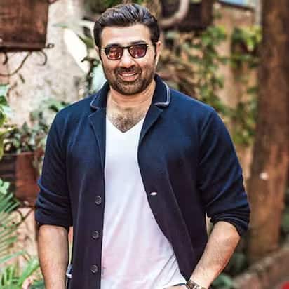 फैंस के लिए यह साल खास होने वाला है क्योंकि सनी देओल की फिल्मों का जादू एक बार फिर देखने को मिलेगा. उनके पास आने वाले साल में कई बड़ी सीक्वल फिल्में हैं, और यह निश्चित है कि सनी देओल बॉक्स ऑफिस पर गजब का प्रदर्शन करेंगे और अपने पुराने रिकॉर्ड तोड़ने में कामयाब होंगे.