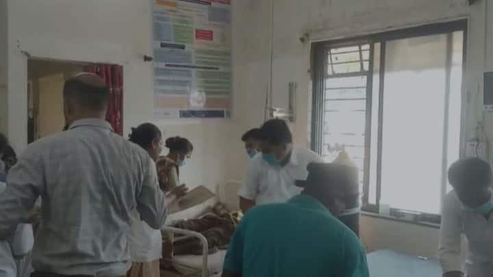 त्यामुळे दुर्घटनेतील मृतांची संख्या वाढण्याची दाट शक्यता आहे. सध्या या सर्वांना तळोदा उपजिल्हा रुग्णालयात उपचारासाठी नेले जात आहे.