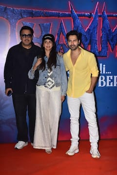 Thamma Screening: शरारा सूट में रश्मिका मंदाना ने ढाया कहर, कूल लुक में पहुंचे वरुण धवन, देखें स्टार्स की तस्वीरें