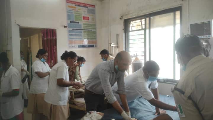 या अपघातानंतर पोलीस तातडीने घटनास्थळी दाखल झाले.त्यांच्याकडून तातडीने बचावकार्य हाती घेण्यात आले. पोलिसांनी जखमींना पिकअप व्हॅनमधून बाहेर काढून उपचारासाठी रवाना केले.