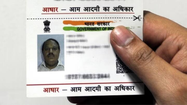 आपको बता दें गलत जानकारी भरने से न सिर्फ रिक्वेस्ट रिजेक्ट हो सकती है. बल्कि आगे दस्तावेजों के मिलान में भी दिक्कत आएगी. इसलिए एक बार अपडेट करने से पहले सभी जानकारी ध्यान से जांच लें. जिससे बाद में दिक्कत का सामना न करना पड़े.