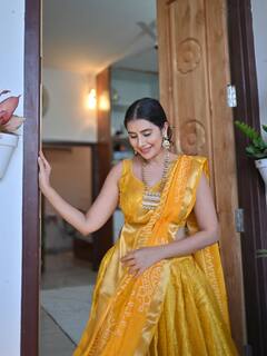 सुष्मिता सेन की एक्स भाभी की 8 तस्वीरें: राजस्थानी ही नहीं वेस्टर्न लुक भी गजब ढहाती हैं चारु असोपा