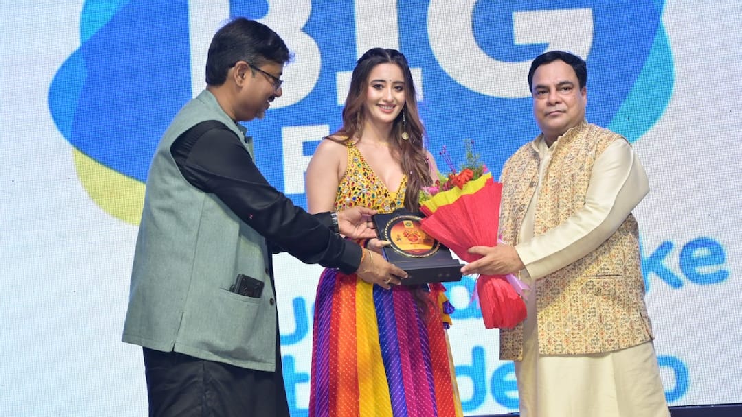 10 Million Views And Still Rising: Shweta Mahara’s 'Cholia Ke Hook Raja Ji' Dance Breaks The Internet! 10 Million Views And Still Rising: Shweta Mhara’s 'Cholia Ke Hook Raja Ji' Dance Breaks The Internet! 10 Million Views And Still Rising: Shweta Mahara’s 'Cholia Ke Hook Raja Ji' Dance Breaks The Internet!