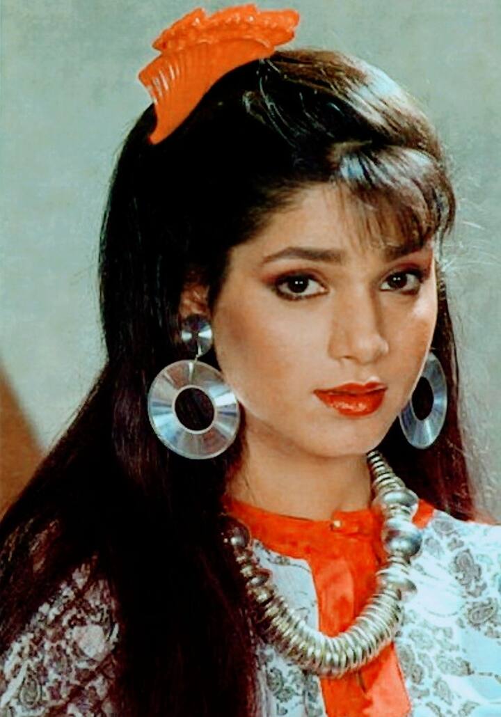 If we talk about Neelam's beauty, she was one of the most beautiful actresses of that time.