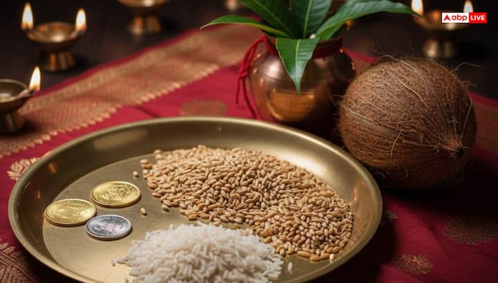 हिंदू धर्म के पूजन में गेहूं, चावल, चांदी, सोने, कलश, नारियल, मौली का भी विशेष महत्व है. माता लक्ष्मी के पूजन के समय चांदी का सिक्का या सोने का सिक्का समर्पित करने की मान्यता है. माना जाता है कि इस से मां लक्ष्मी प्रसन्न होती है. और गेहूं और चावल अन्नपूर्णा का प्रतीक है। वहीं मौली जीवन को एक सूत्र में बांधता है. इस से सकारात्मक ऊर्जा का संचार होता है. वही शंख ध्वनि के लिए शुभ होता है. मान्यता है कि इससे नकारात्मकता दूर होती है.