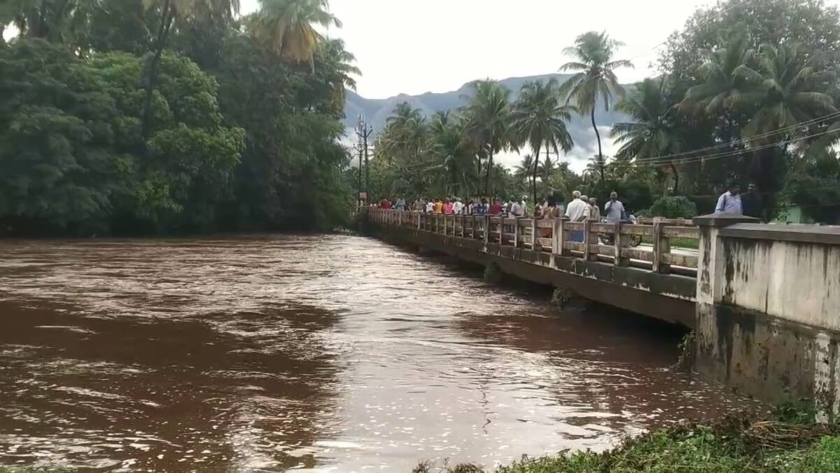 தேனி: கனமழையால் மக்கள் துயரம்! ஓ.பன்னீர்செல்வம் அவசர கோரிக்கை! நிவாரணம் கிடைக்குமா?